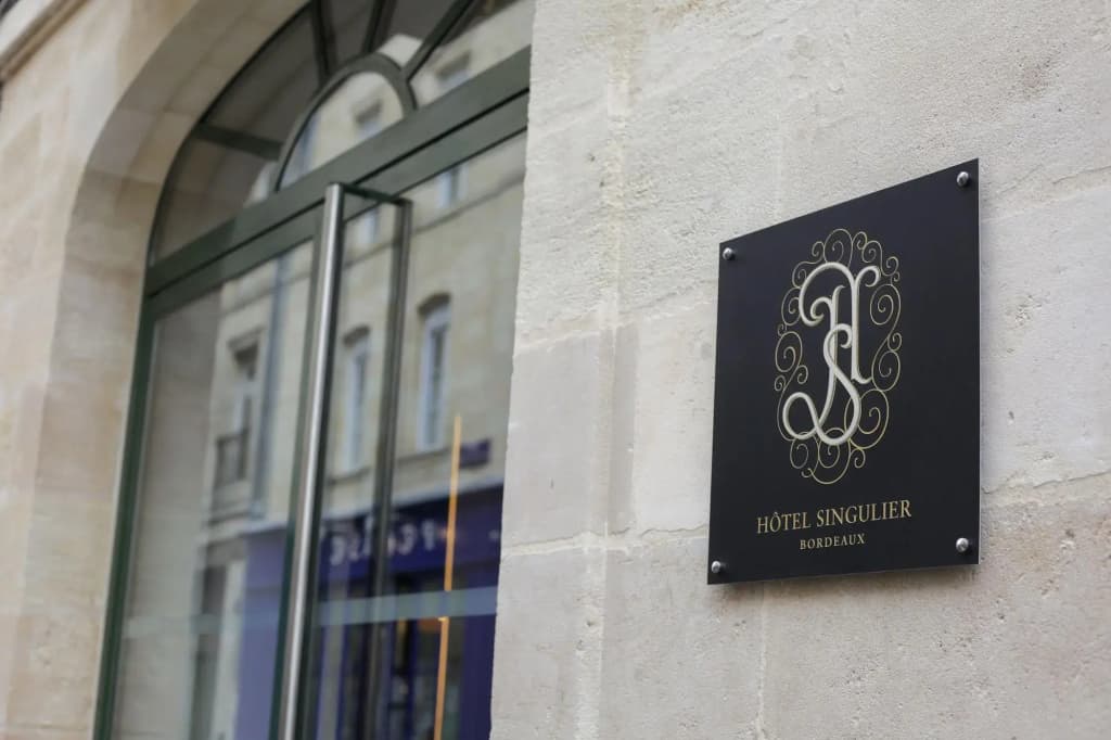 Hôtel Singulier Bordeaux - Photo 1