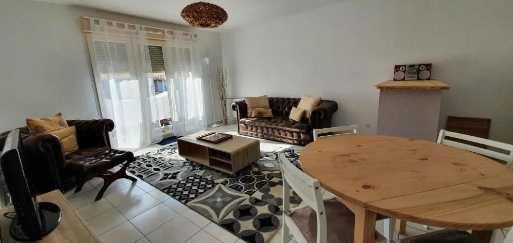 Appartement 2 chambres Balcon Parking privé Centre Village - Photo 1