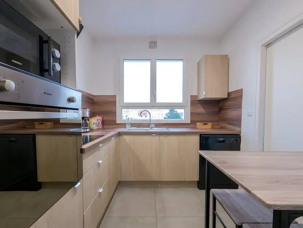 Modern Apartment for 9 in Loire - Miniature 8