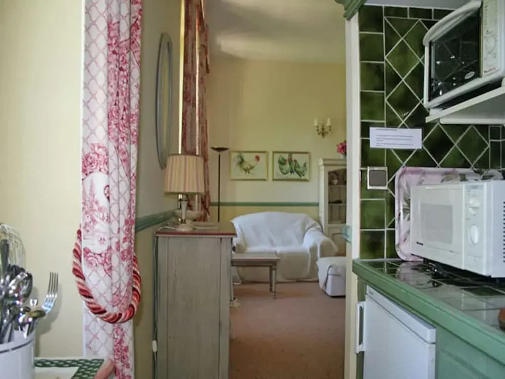 Cosy Flat in a Drome Chateau With Pool - Miniature 7