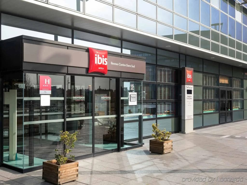 ibis Rennes Centre Gare Sud - Photo 1