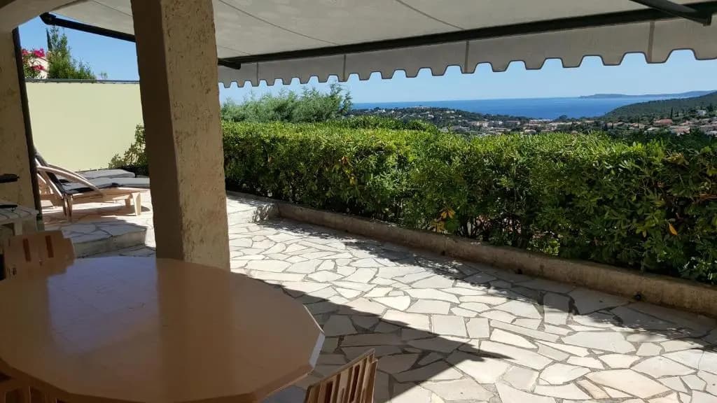 Appartement Rez De Jardin Dans Villa Vue Mer - Photo 1