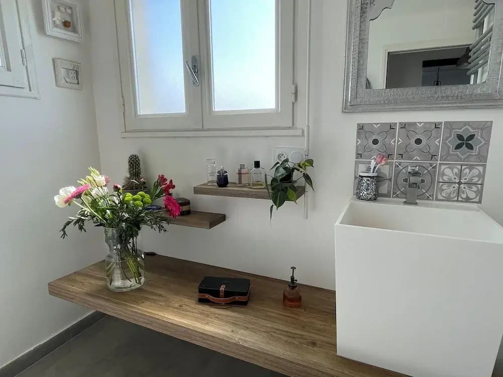 Unusual Duplex With Garden - Miniature 6