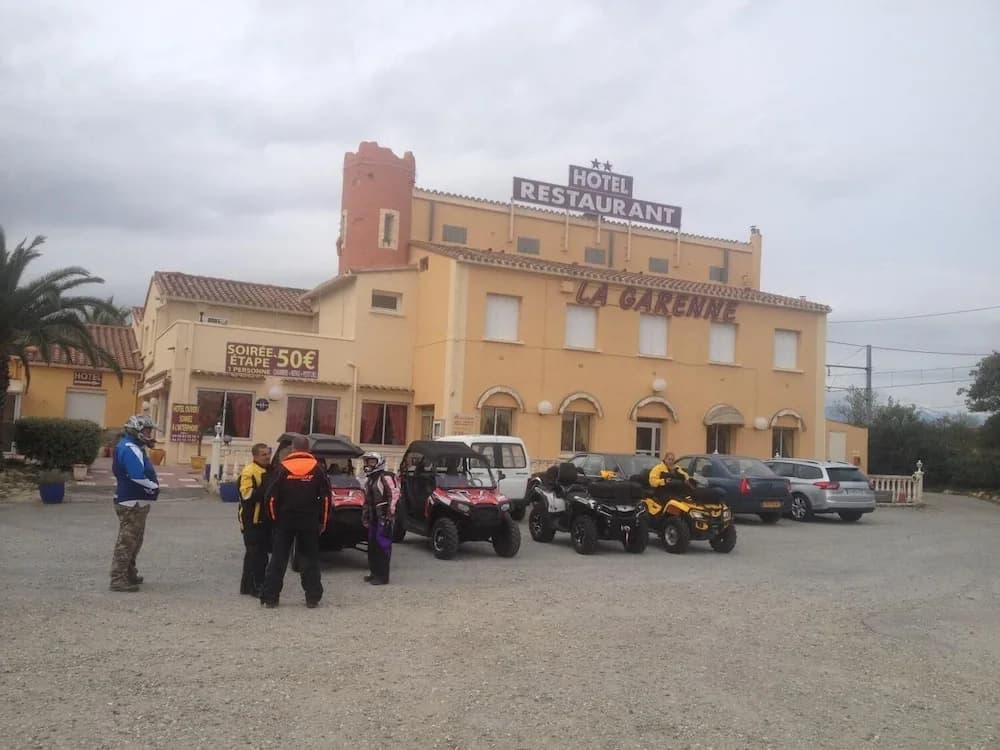 Hotel Restaurant La Garenne - Photo 1