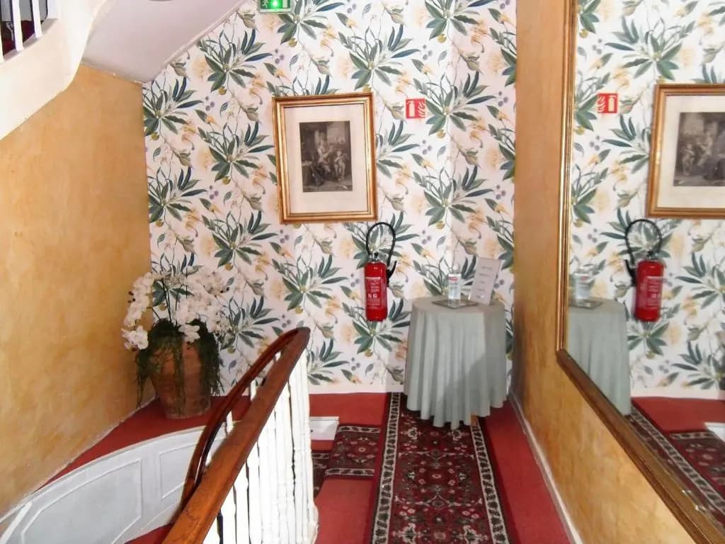 Hôtel des Arceaux - Miniature 8