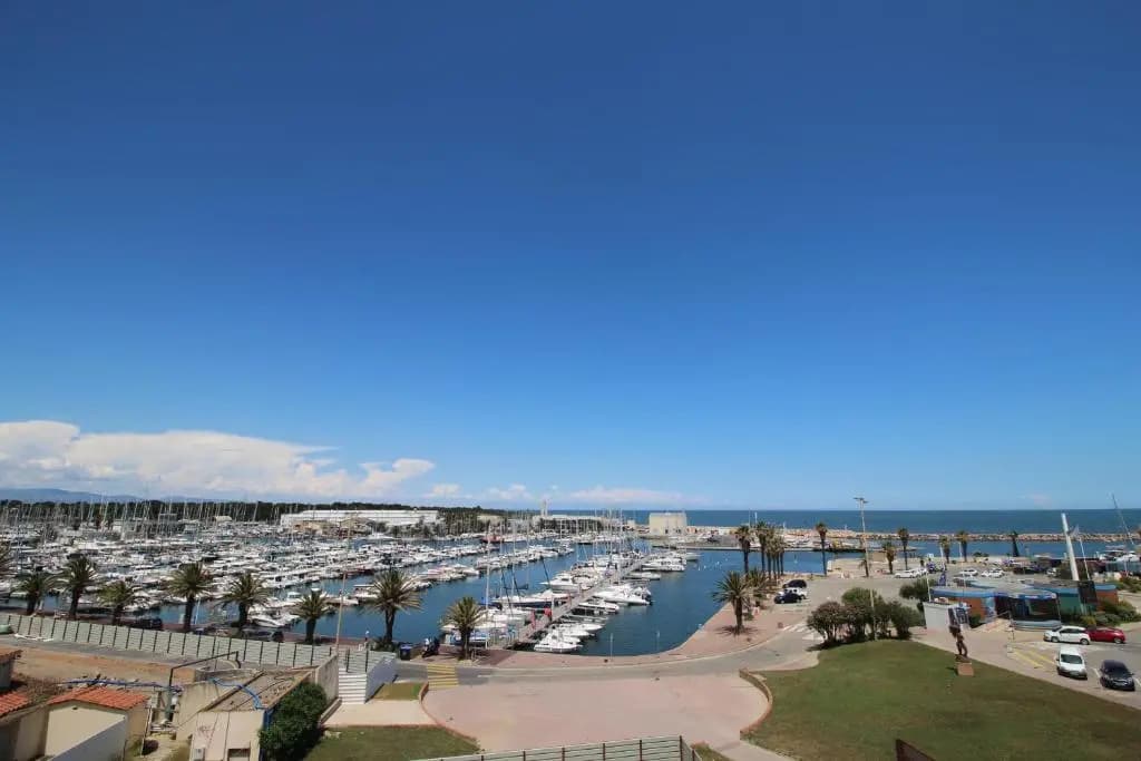 TRIDENT - T2 avec vue sur la marina et à deux pas de la plage - Miniature 7