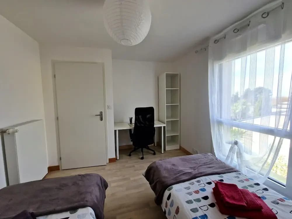 Modern House Near the Coast - Photo 4