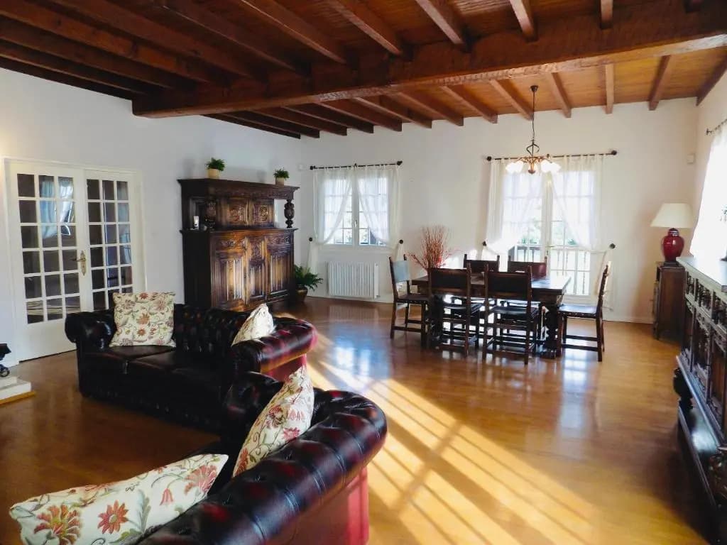 Charming Country Estate - Photo 2