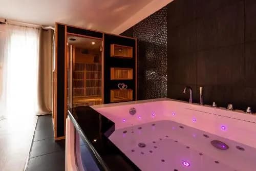 Suite and Spa - Photo 1