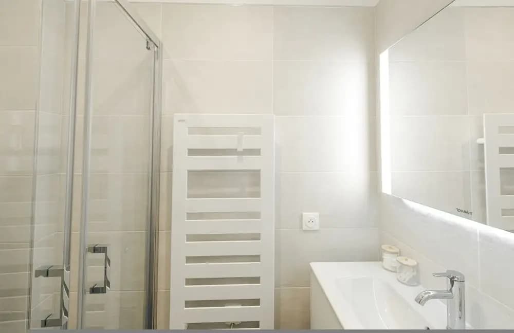 By Saint-sulpice Newly Refurbished 4 BR Apartment - Miniature 8