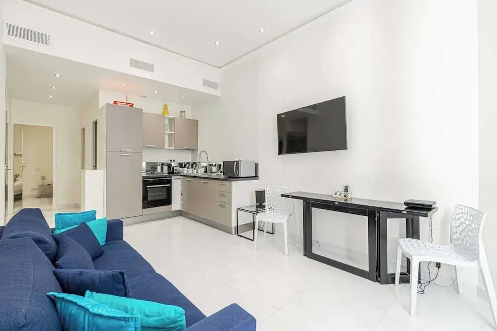 Beautiful Two Bedroom Apartment Near Croisette - Photo 4
