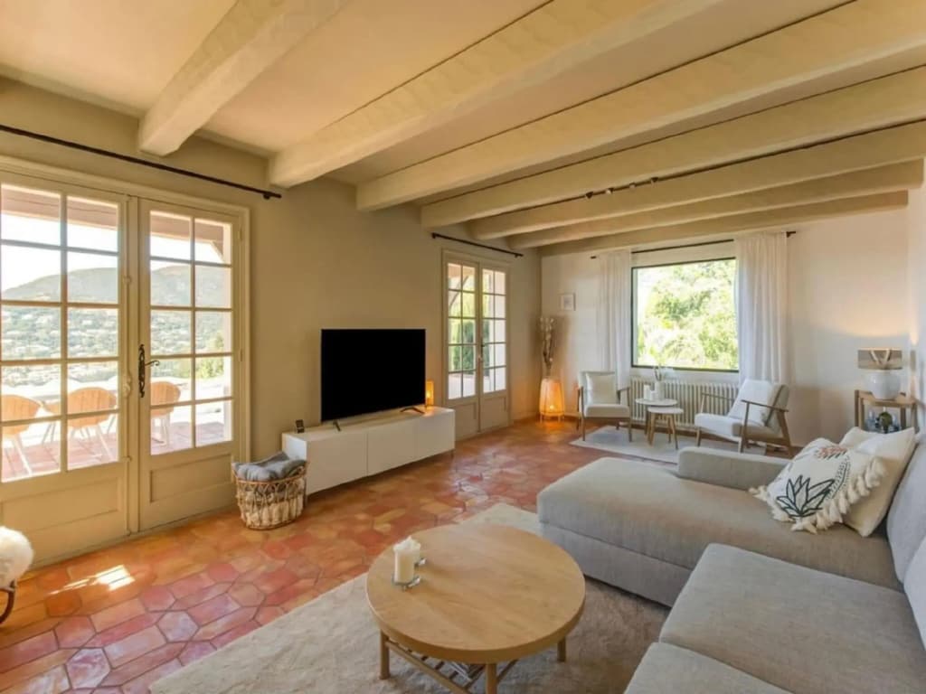 Villa in Cavalaire With Sea View & Pool - Photo 1
