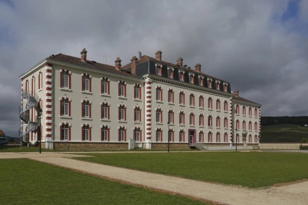 Comfort Suites Epernay - Photo 1