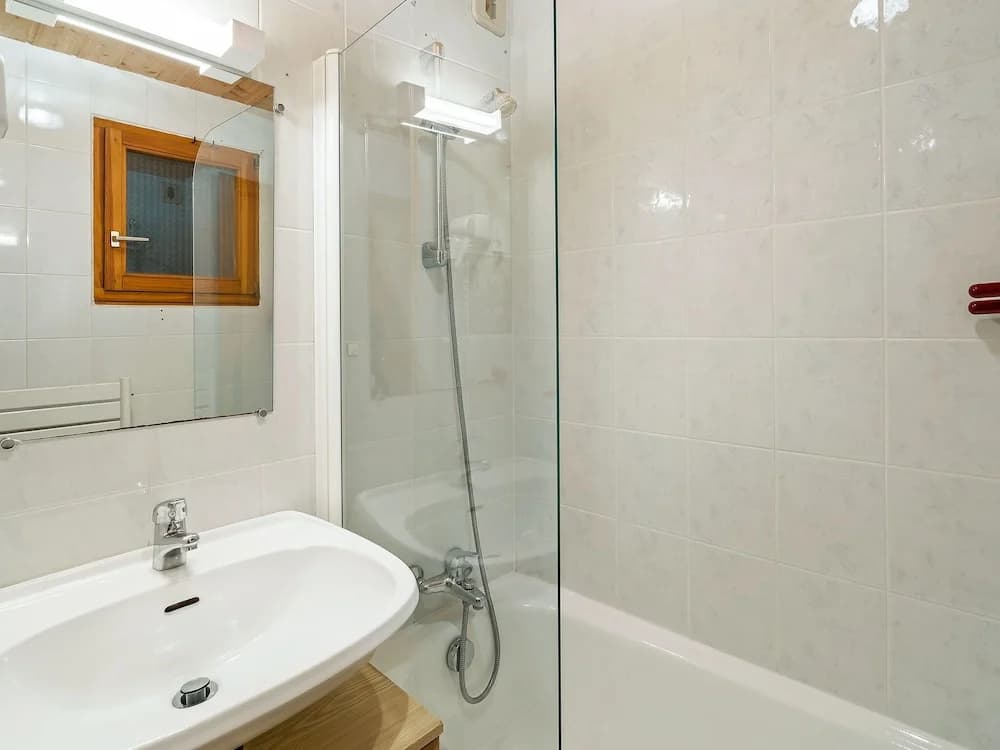 Beautiful Apartment in Champagny-en-Vanoise with Balcony - Miniature 8