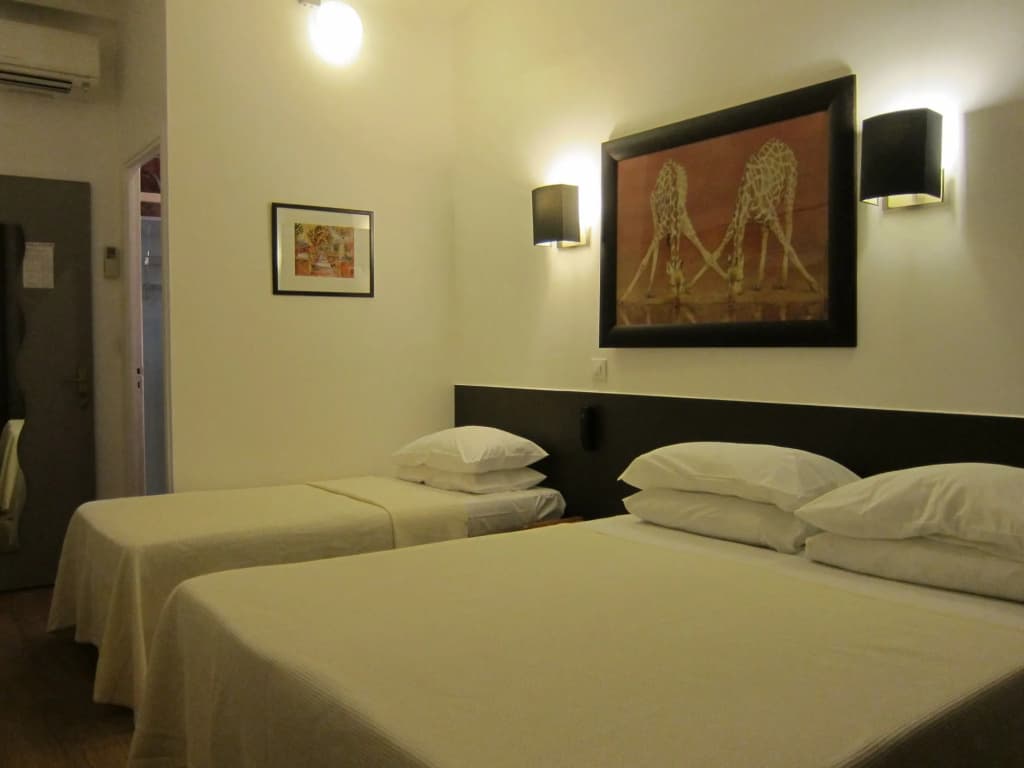 Brit Hotel Colbert - Photo 4