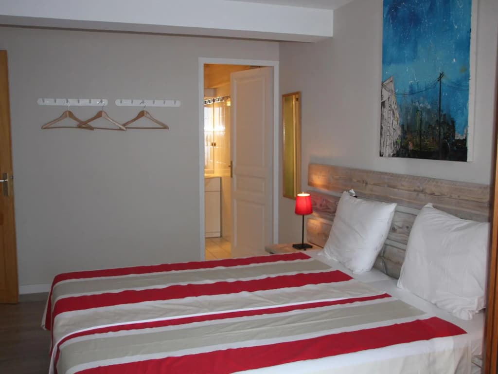 Sunny Chalet in Les Gets with Jacuzzi - Photo 3
