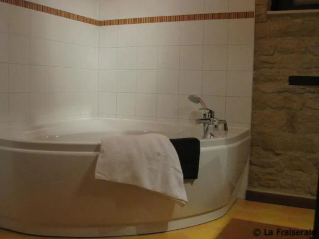 Chambres d'Hôtes La Fraiseraie - Miniature 7
