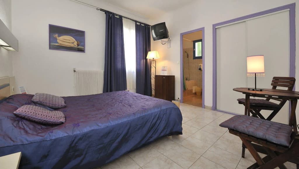 Logis Hôtel La Bastide d'Entraigues - Photo 3