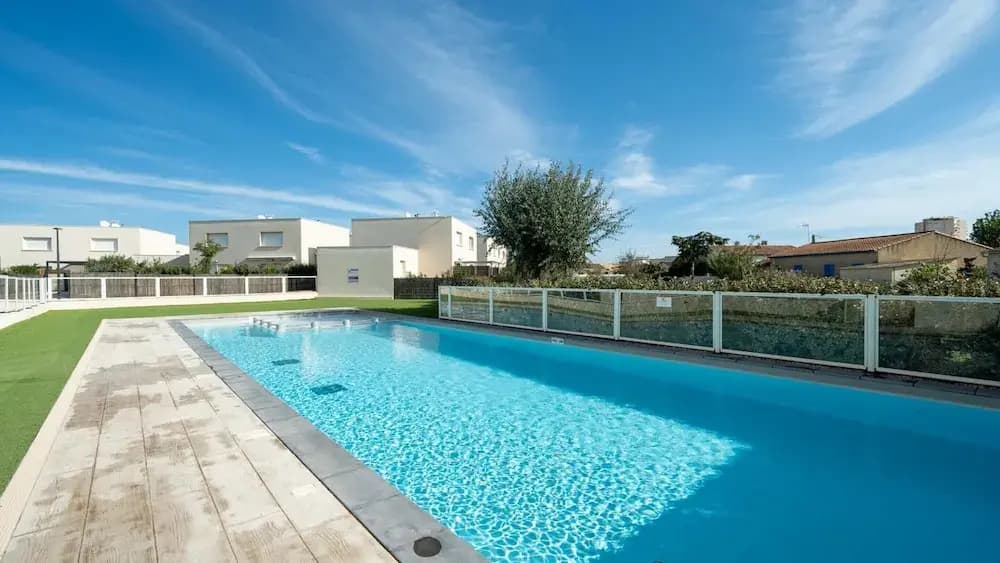 Villa in Valras-plage Near Sandy Beach - Photo 1
