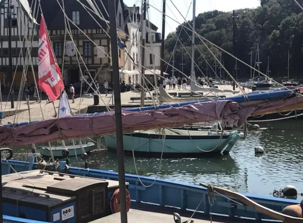 IDÉAL- En plein milieu du PORT de ST GOUSTAN à AURAY- Grand T2 - 50M2 -Belle Terrasse - Photo 5