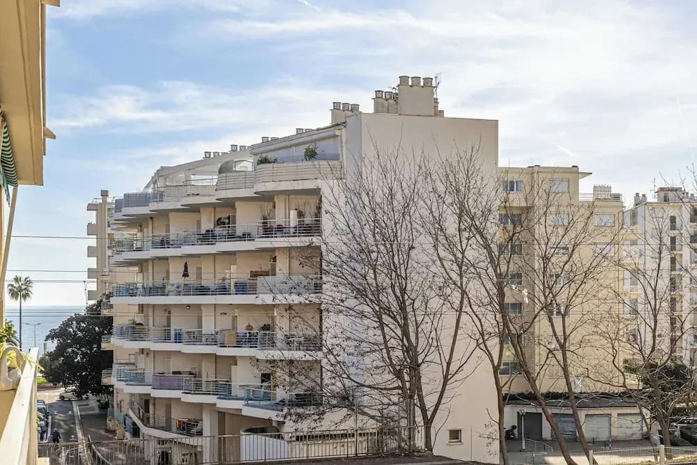 Sunny Getaway With Balcony and A/C in Antibes - Photo 4