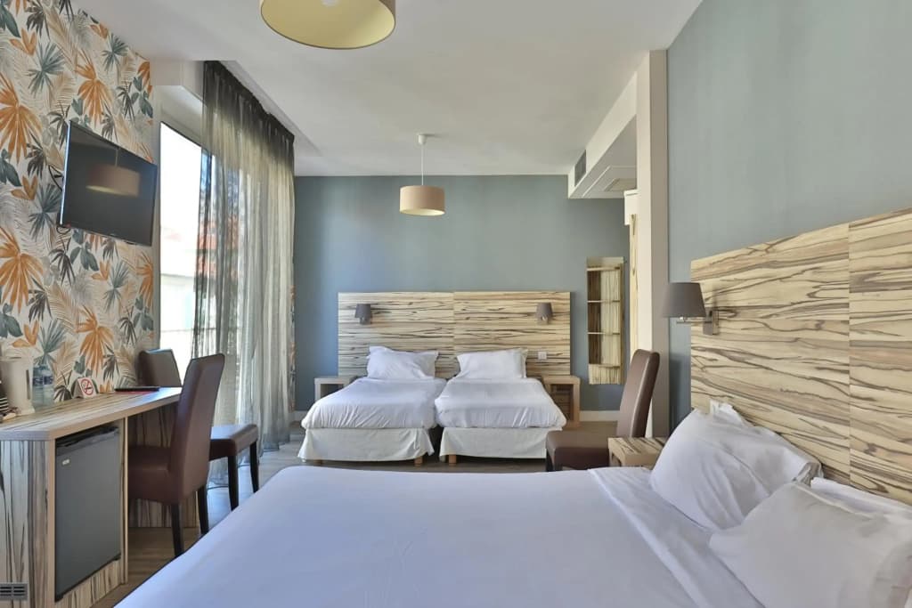 Hotel Marbella - Photo 2