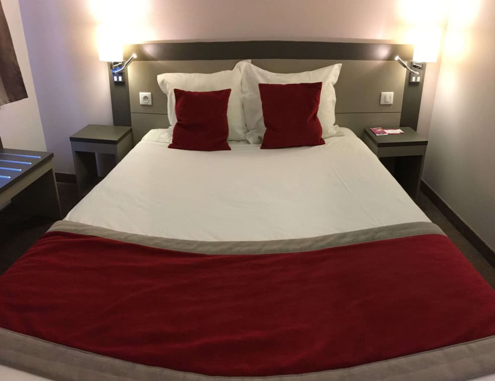Brit Hotel Confort Roissy Saint-Witz - Photo 3