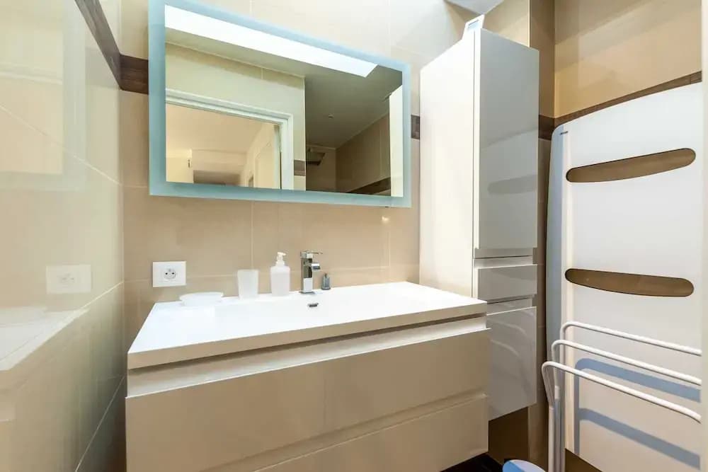 High-end 75m2 Apartment - Place Morny - Miniature 7