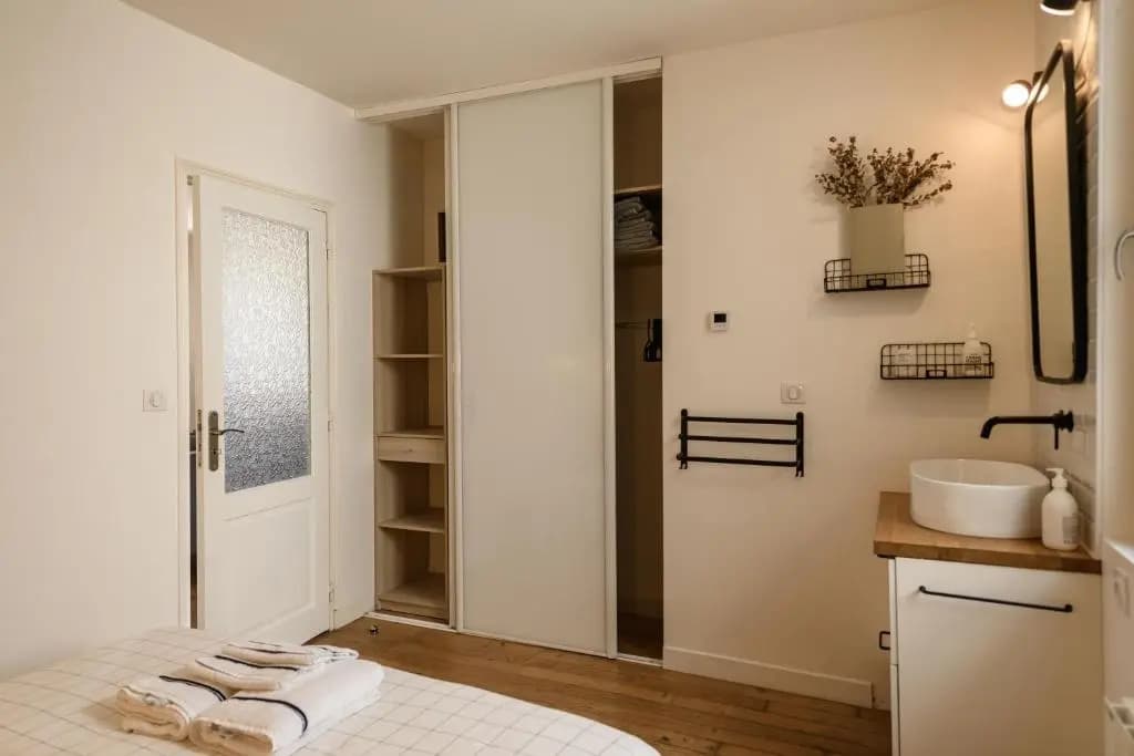 Appartement T2 - Vue imprenable sur la cathédrale - Miniature 6