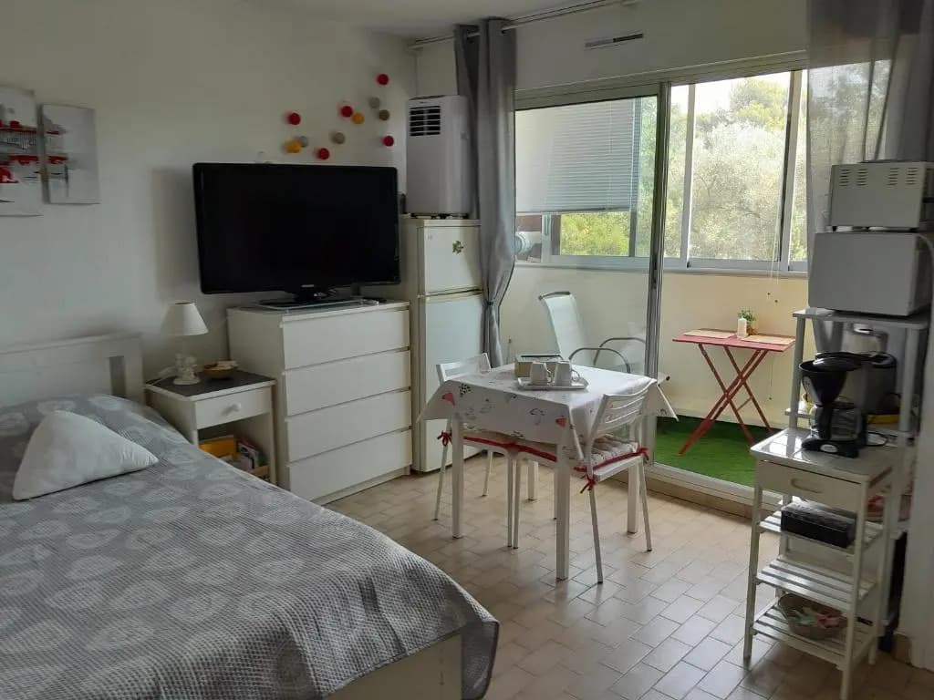 STUDIO CONFORT ET LUMINEUX avec LOGGIA ET PARKING PRIVE - Photo 1