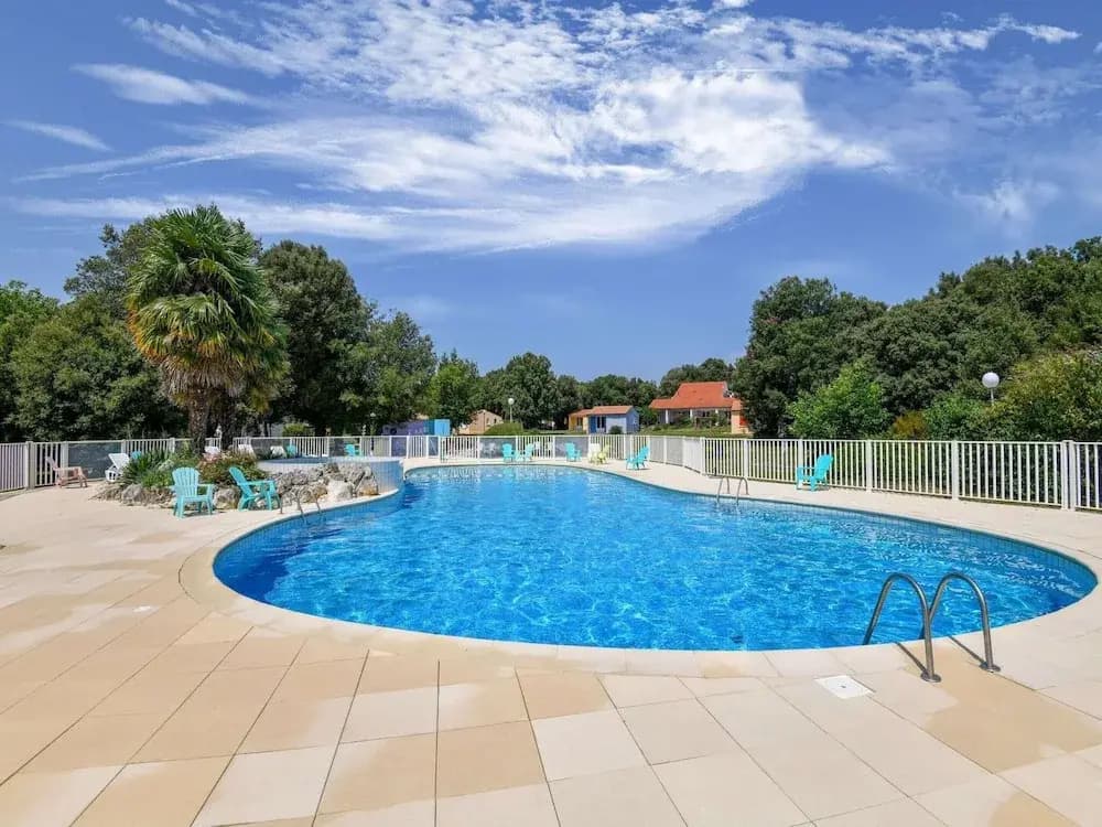 Cottage With Swimming Pool and Activities - Miniature 8