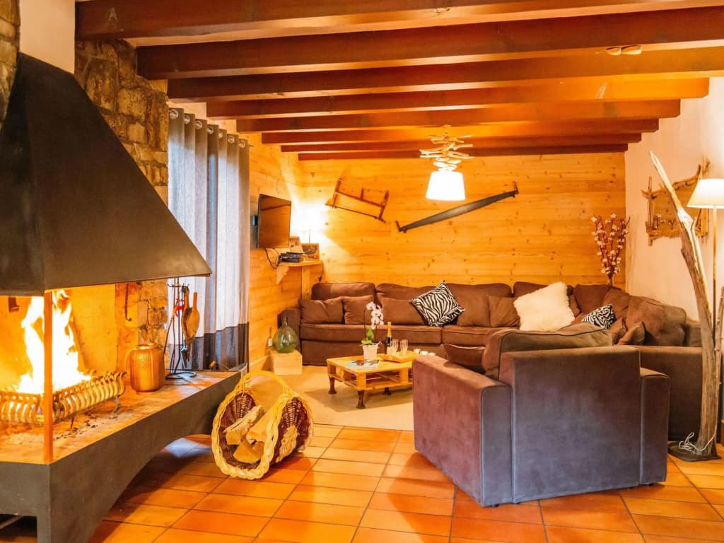 Atmospheric 14-person Chalet in Plagne 1800 - Miniature 8