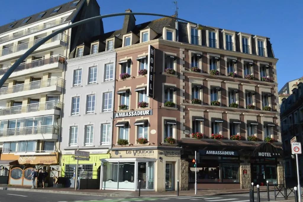 Hôtel Ambassadeur - Photo 1