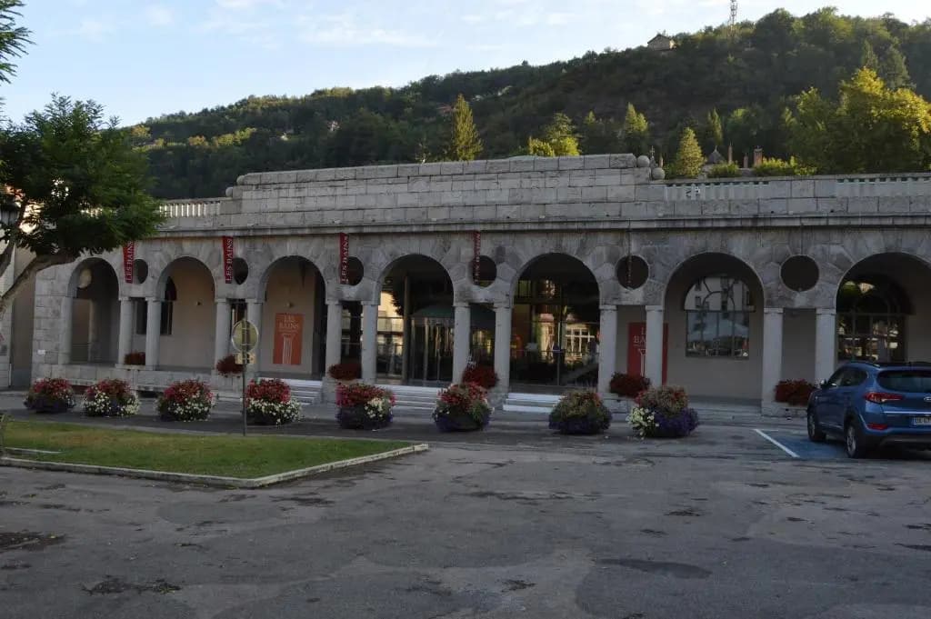 Hôtel-Bar Le Bellevue - Photo 1