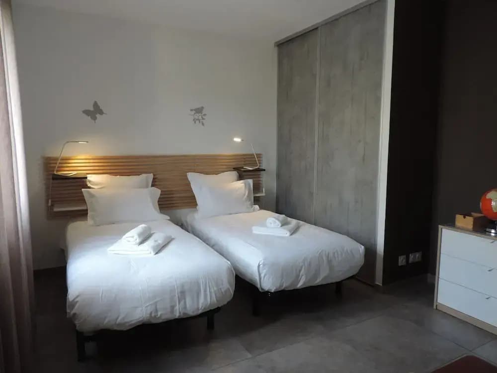 Attractive Holiday Home With Private Pool - Photo 4