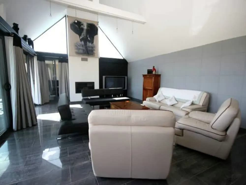 Elite Holiday Home with Private Pool in Plouhinec France - Photo 3