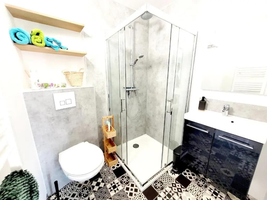 Chalet de 2 chambres avec jacuzzi jardin amenage et wifi a Saint Jean de Monts a 2 km de la plage - Miniature 7