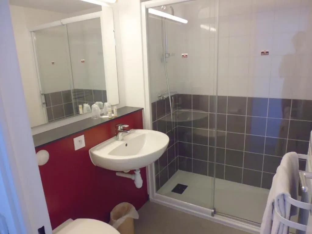 Brit Hotel Mayenne - Miniature 8