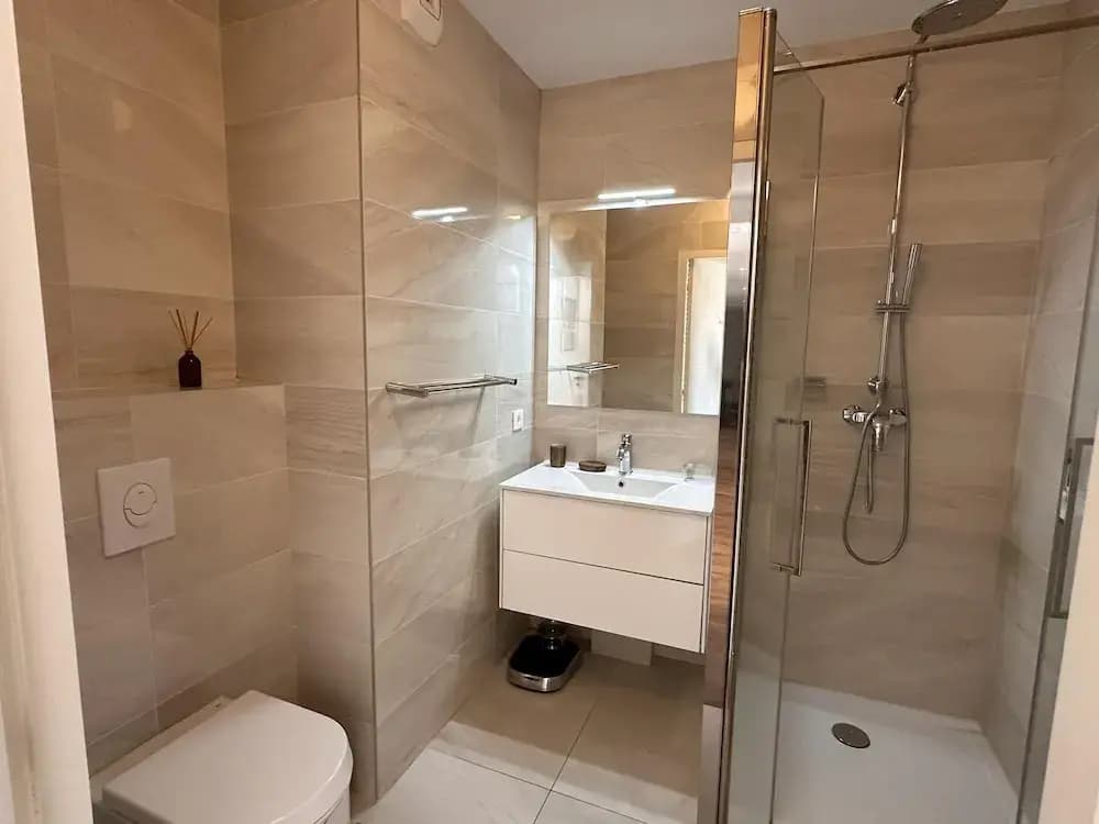 3 Bed Penthouse With Terrace Close to Beach- 2200 - Miniature 7