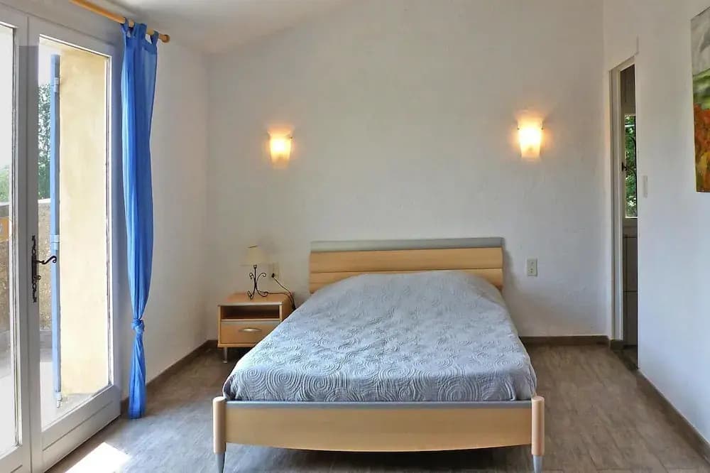 Holiday Home in Puymeras With Garden - Photo 4