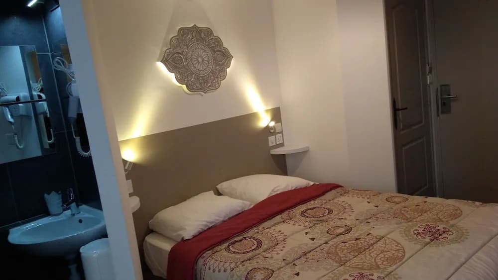 Mauguio Center Hôtel - Photo 4