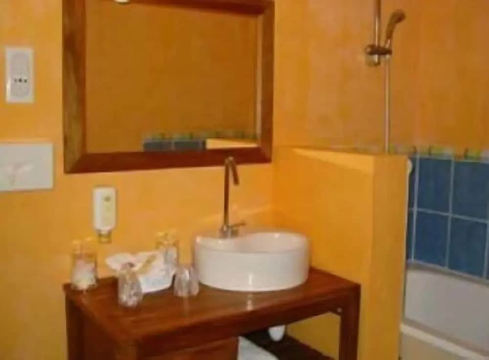 Hôtel Bomotel - Miniature 7