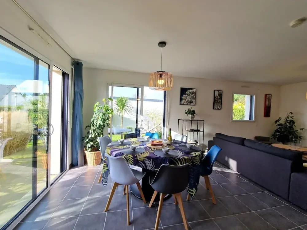 Modern House Near the Coast - Miniature 6