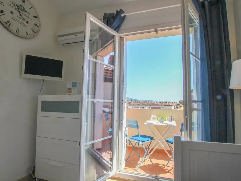 Comfortable Holiday Home Near the Beach - Miniature 6