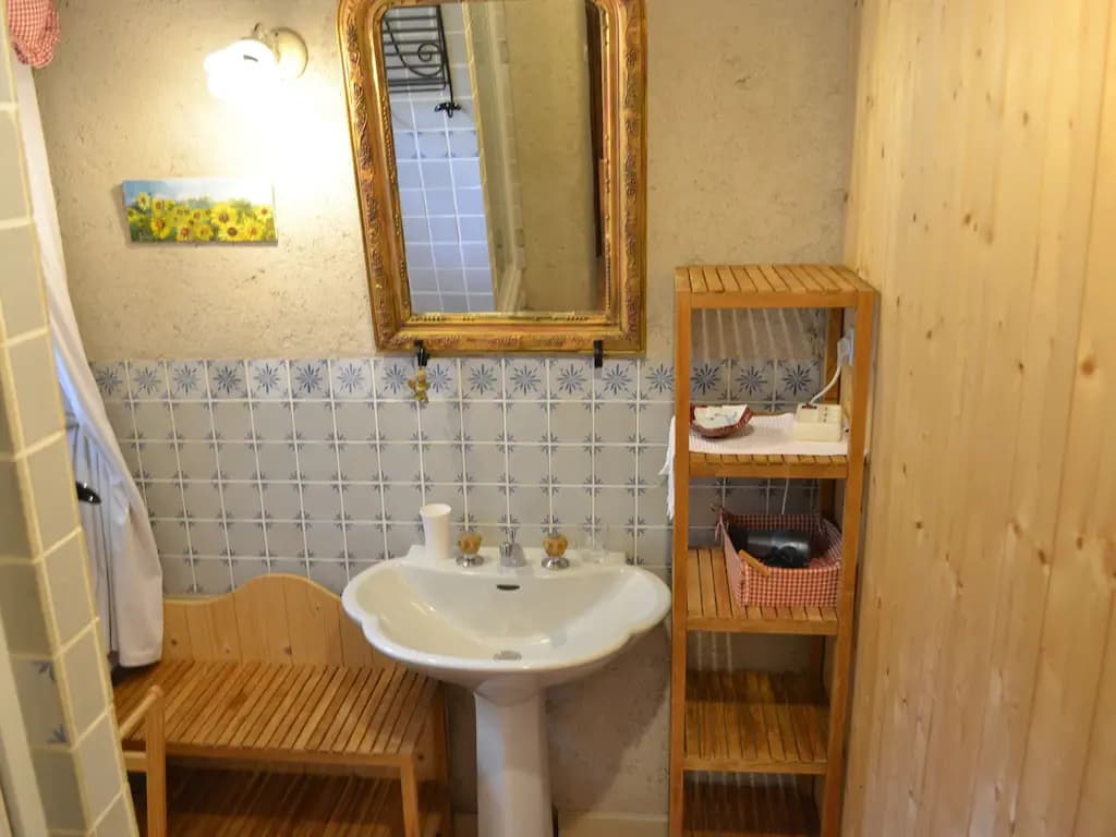 Cozy Holiday Home in Brion with Swimming Pool - Miniature 6