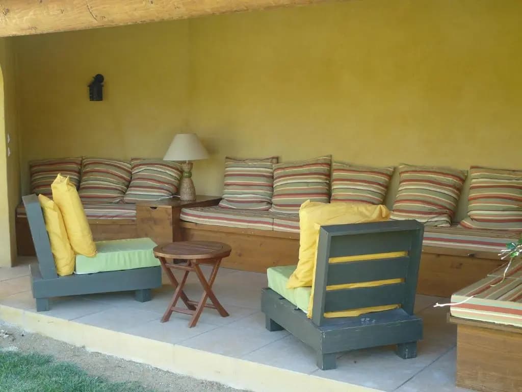 Agréable Villa Familiale Avec Piscine Chauffée, Grand Jardin, Située Proche du Centre du Village de Mouriès Au Coeur Des A...
