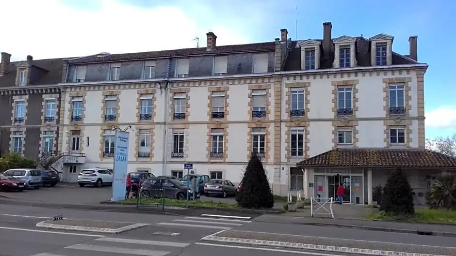 Hôtel Labat anciennement clinique Labat - Photo 2
