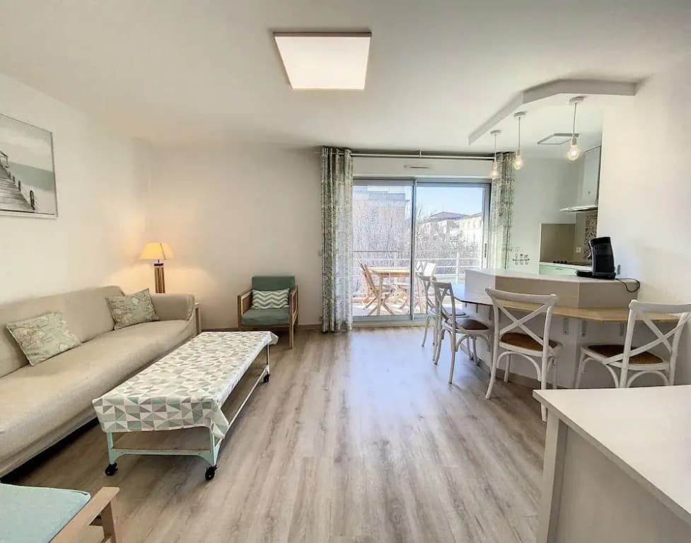 Terrace Apartment Near the Beach - Photo 4