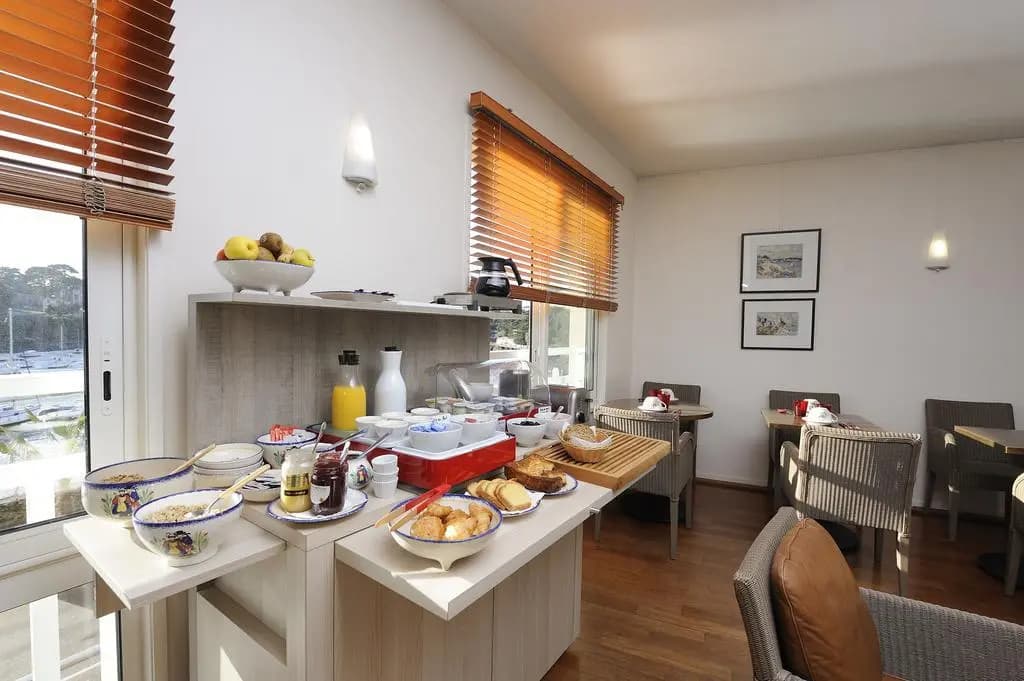 Hôtel Beau Soleil - Miniature 7