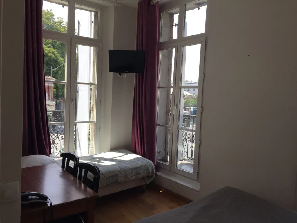 Hotel Belle Fontainebleau - Photo 3